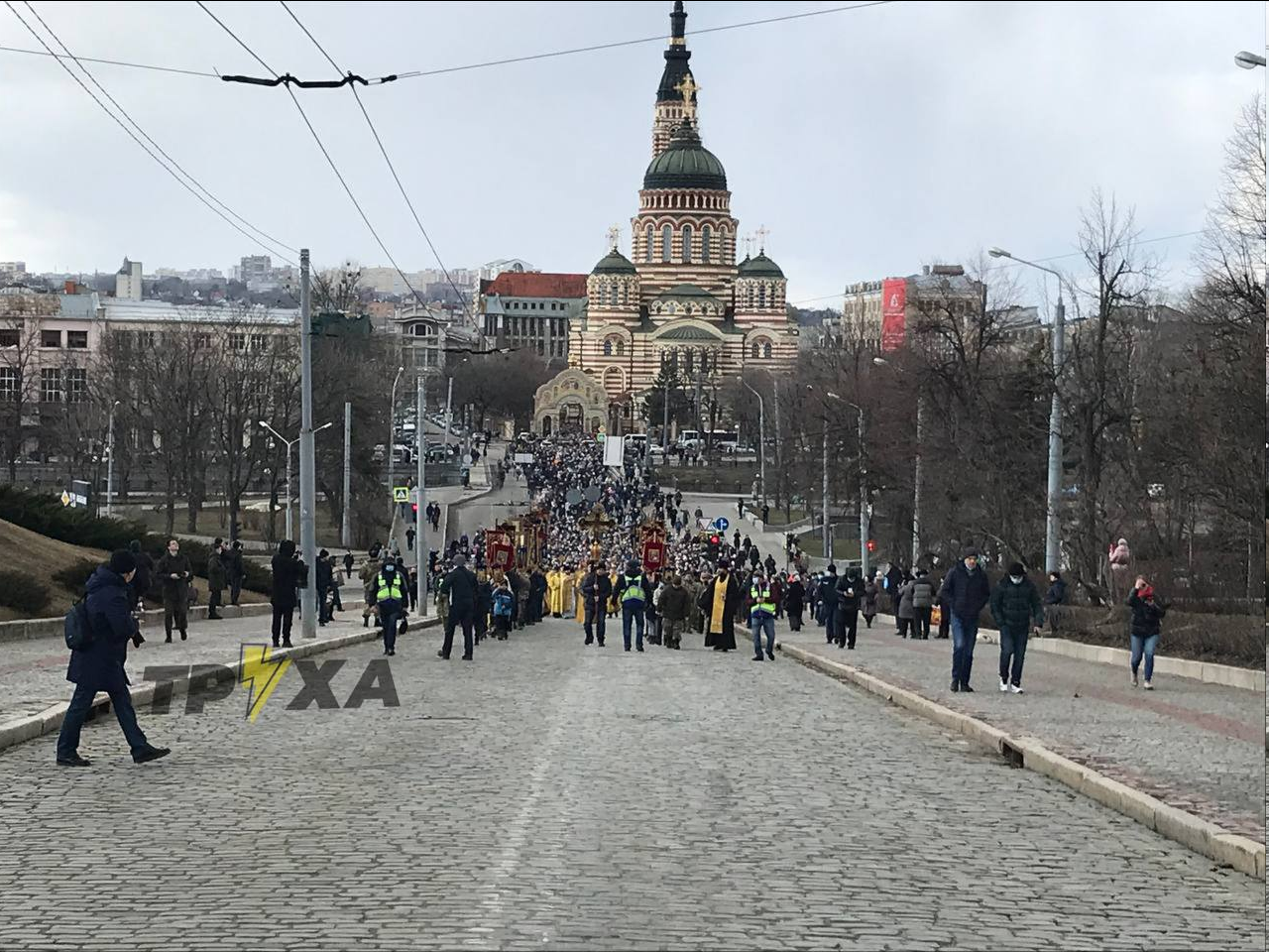 Харьков сейчас. 3000 Человек на фото. Харьков люди идут за. 21 Марта обстановка в Харькове. Фото Харькова сегодня последние свежие фотографии.